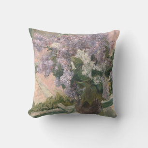 Almofada Lilacs na janela por Mary Cassatt American Painter
