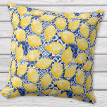 Almofada Limão Citrus Mediterrânica Blue White Azulejo Patt<br><div class="desc">Bonito limões de citros amarelos com azulejo azul-indigo e branco. Fresco e verão para iluminar sua casa. Arte original de Nic Squirrell.</div>