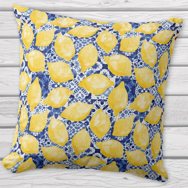 Almofada Limão Citrus Mediterrânica Blue White Azulejo Patt (Lemon and blue tile pattern Mediterranean citrus throw pillow)