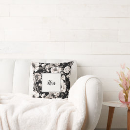 Almofada Linda cor preta e sépia clara floral