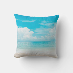 Almofada Linda praia tropical com céu azul e branco c