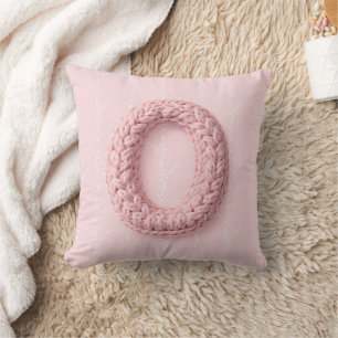Almofada Lindo monograma inicial O em crochê rosa boho