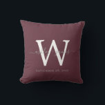 Almofada Lindo Presente de Casamento com Monograma Burgundy<br><div class="desc">Elegante almofada de presente de casamento com monograma com seus nomes e data de casamento em caligrafia chic manuscrita cinza e monograma em tipografia moderna em um fundo burgundy. Basta adicionar seus nomes, monograma e data de casamento. Ótimo presente para um casal recém-casado. Exclusivamente projetado para você pelo Happy Dolphin...</div>