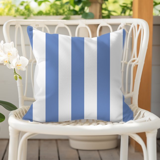 Almofada Listras de toldo azul e branco de centáurea (Criador carregado)