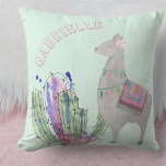 Almofada Llama e Cactus Hearts - Pastel Mint Personalizado<br><div class="desc">Adorável travesseiro para o quarto da sua menina ou o berçário do bebê e o modelo está pronto para você adicionar o seu nome. Este design tem uma ilustração de uma lama de cinza macia, cheia de bruxelas e de sela, plantas de cacto e cactos em forma de coração. A...</div>