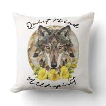 Lobo Boho Ornamentado com Flores Amarelas