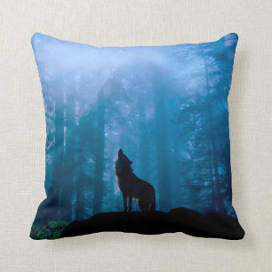 Almofada Lobo de Ouro na Natureza