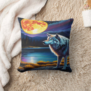 Almofada Lobo majestoso sob lua cheia brilhante no lago