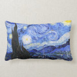 Almofada Lombar A Noite Estrelada de Van Gogh<br><div class="desc">Uma pintura a óleo pelo mestre holandês Vincent Van Gogh (1853-1890) Provavelmente sua pintura mais famosa, Van Gogh pintou a 'Noite Estrelada' em 1889 da memória enquanto em um asilo na França onde ele se registrou para depressão. A cena mostra a vista de sua janela de quarto. Na pintura há...</div>