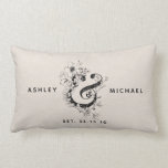 Almofada Lombar Ampersand Botânico Novo Nome Data Linen<br><div class="desc">Personalizado Ampersand Botânico Novo Nome Data Linen Lumbar Travesseiro por Anastasia Surridge, copyright 2018. Disponível em www.zazzle.com/anastasia_designs. Linda e rústica cinza de pomba personalizada em fundo (efeito fotográfico impresso), personalizável com nomes de noiva e noivo em fontes negras modernas de sans serif e data de casamento. Trendy de excelente, lindo...</div>