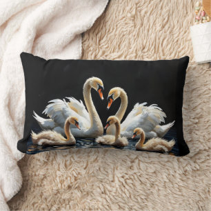 Almofada Lombar Arte da Família de Cisnes no Lago Negro