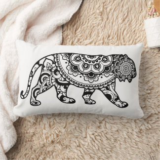 Almofada Lombar Arte de Leão com Padrão de Henna Preto e Branco