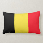 Almofada Lombar Bandeira nacional de Bélgica<br><div class="desc">A bandeira belga decora este travesseiro decorativo. Uma maneira legal de acentuar a caverna da sala de visitas ou do homem durante provandos de Oktoberfest. Ir bonito afastado decoração do partido para um estudante que estuda no exterior em Bruxelas. Ou jogue um partido com um dom europeu durante eventos desportivos...</div>