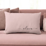 Almofada Lombar Blush Dusty Pink Girly Script Monograma Nome Moder<br><div class="desc">Monograma Cor-De-Rosa Esbranquiçado Adicionar Seu Próprio Nome Travesseiro Lumbar. Isto faz o doce e perfeito aniversário de 16 anos,  casamento,  chá de panela,  aniversário,  chá de fraldas ou festa de solteira presente para alguém que ama luxo de luxo e estilos quíticos.</div>