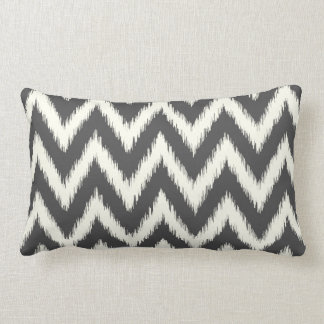 Almofada Lombar Carvões de Cinza Ikat Chevron