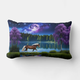 Almofada Lombar Cavalo belga Palomino sob um céu estrelado roxo