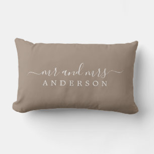 Almofada Lombar Chic Newlyweed Sr. Taupe Monogramas