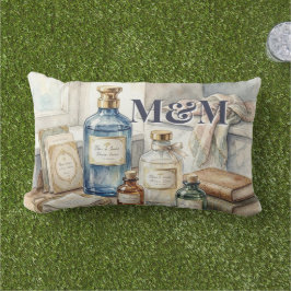 Almofada Lombar Coleção de Perfumes de Nicho, Aquarela Monograma
