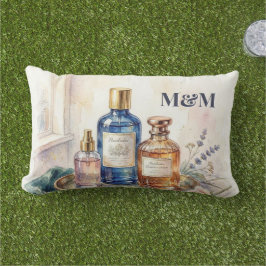Almofada Lombar Coleção de Perfumes de Nicho, Aquarela Monograma