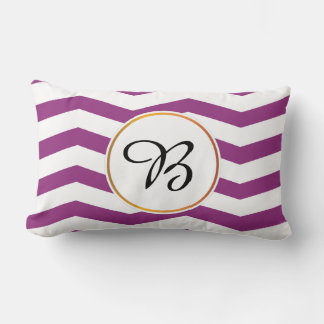 Almofada Lombar com padrão monograma e chevron