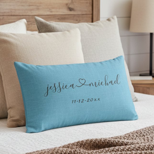 Almofada Lombar de Casamento Elegante com Nomes do (Connected by heart romantic blue pillow for newlyweds!)