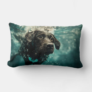 Almofada Lombar Design de Filhote de Labrador Nadando Embaixo d'Ág