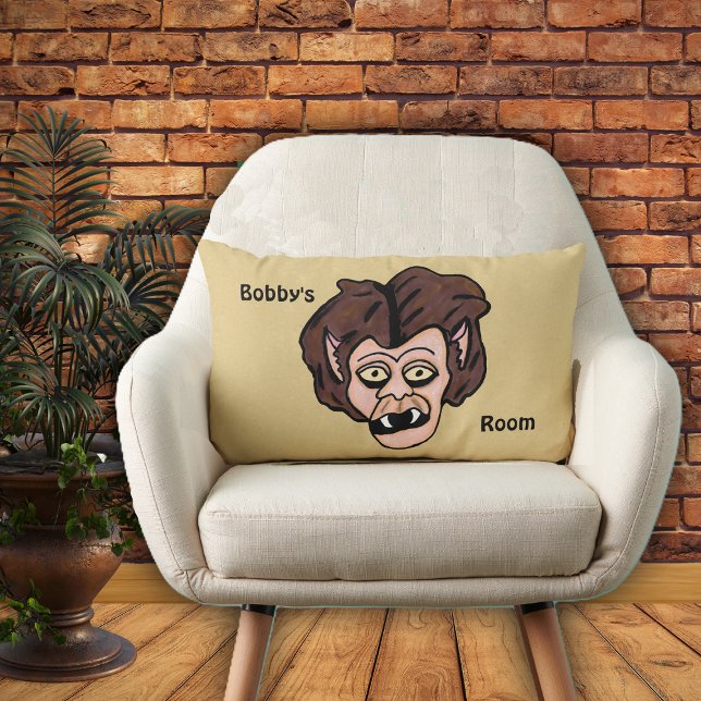 Almofada Lombar Diversão Cartoon Werewolf Presas Cabelo castanho (Funny werewolf face brown hair and fangs on tan home decor for kids room pillow.)