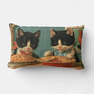 Almofada Lombar Dois adoráveis gatinhos de smoking preparando tort