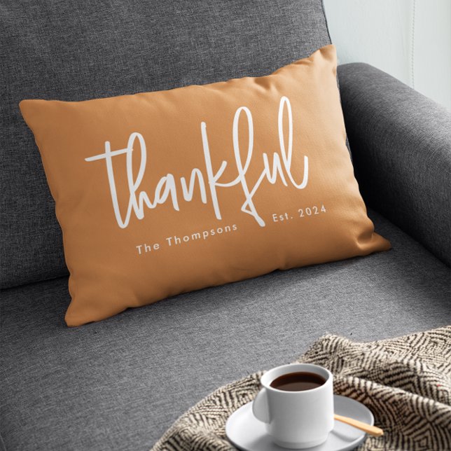 Almofada Lombar Estação de Ação de Graças Personalizada Outono Lar (Thankful orange thanksgiving family autumn throw pillow)