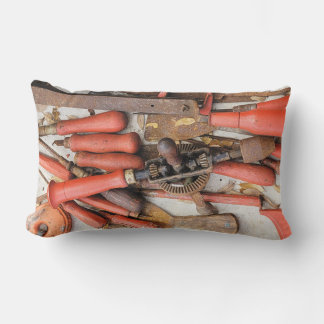 Almofada Lombar Ferramenta Antiguamente Rustic Red Man