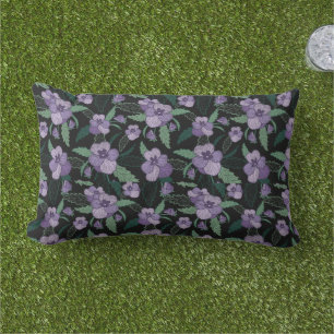 Almofada Lombar Floral Pansy com Folhagem em Terreno Escuro