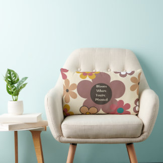 Almofada Lombar Flores Retro "Bloom Onde Você Está Plantado"