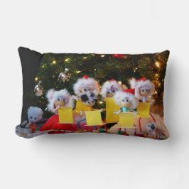 Almofada Lombar Fubby's die een Kerstkoor vormen voor de Kerstboom