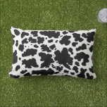 Almofada Lombar Impressão de Pele Negra Moderna<br><div class="desc">A pele das vacas preto e branco clássicas e em moda manchou a textura do design de casa e dons. Impressão animal em manchas de vaca</div>