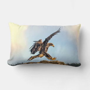 Almofada Lombar Juvenil Bald Eagle praticando suas habilidades de