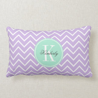 Almofada Lombar Lilac Chevron com monograma da hortelã