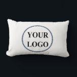 Almofada Lombar LOGOTIPO Personalizado de Ideia de Oferta Personal<br><div class="desc">ADICIONE O SEU LOGOTIPO AQUI AO CASAMENTO PERSONALIZADO. Você pode personalizá-lo com sua foto,  logotipo ou texto. Você pode colocá-los como quiser na página de personalização. Engraçado,  único,  bonito,  ou pessoal,  é sua escolha.</div>