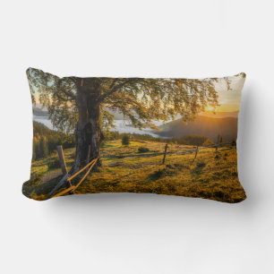 Almofada Lombar Misty Dawn em uma Floresta