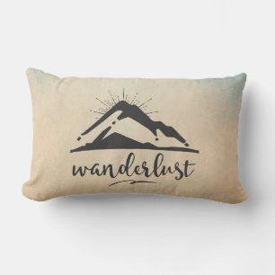 Almofada Lombar Montanha com raios solares - Tipografia Wanderlust
