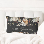 Almofada Lombar Natal Negro<br><div class="desc">Traga o charme festivo para sua casa com nosso feliz Travesseiro negro de Natal, a coleção de cartões de Natal Botânico Black Boho. Apresentando uma impressionante trabalho de arte de aquarela de botânicos de inverno em um sofisticado fundo preto, este travesseiro decorativo adiciona um toque aconchegante e elegante ao seu...</div>