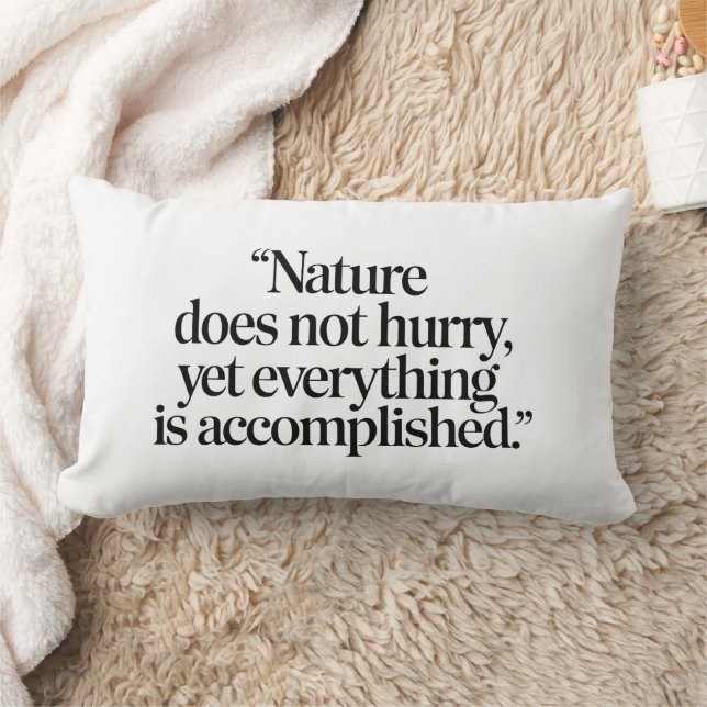 Almofada Lombar "Nature Does Not Hurry" - Citation Zen Inspirante (Cobertor)