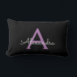 Almofada Lombar Nome do Monograma Girly de Script Preto Roxo<br><div class="desc">Monograma Roxo e Preto Adicionar Seu Próprio Nome Travesseiro Lumbar. Isto faz o doce e perfeito aniversário de 16 anos,  casamento,  chá de panela,  aniversário,  chá de fraldas ou festa de solteira presente para alguém que ama luxo de luxo e estilos quíticos.</div>