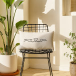 Almofada Lombar Nomes de Casal Coração Preto e Branco Personalizad<br><div class="desc">Adicione um toque de amor e estilo moderno à decoração da sua casa com esta almofada personalizada para casais. Com um design minimalista com dois nomes ligados por um coração, esta almofada personalizada é o presente romântico perfeito para aniversários, casamentos, Dia dos Namorados ou simplesmente para celebrar o seu vínculo...</div>