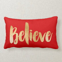 O travesseiro vermelho e Dourado do Natal acredita