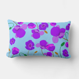 Almofada Lombar Papaver Poppy Lilac sobre fundo azul pálido