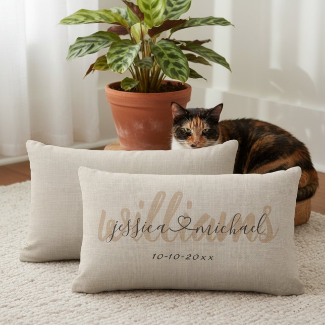 Almofada Lombar Personalizada Rústica para Casamen (Awesome gift for newlyweds - personalized stylish throw pillow with their names and wedding date.)