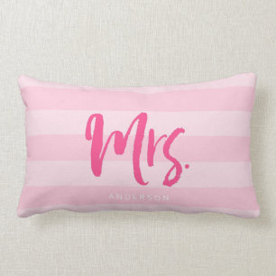 Almofada Lombar Personalize com o nome Sra. Preppy Pink Stripes