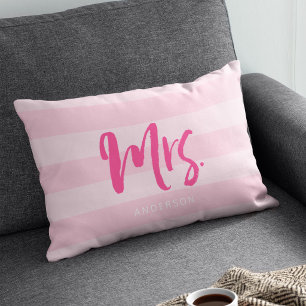 Almofada Lombar Personalize com o nome Sra. Preppy Pink Stripes