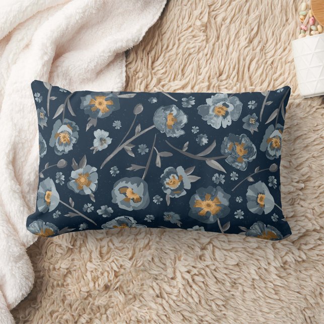 Almofada Lombar Poppies Cinza Azul Padrão Floral (Poppies Blue Gray Floral Pattern Lumbar Pillow from Studio Posies.)