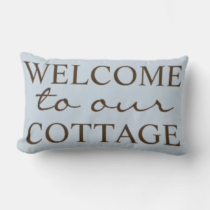 Almofada Lombar Rustic Welcome To Our Cottage - Family Name